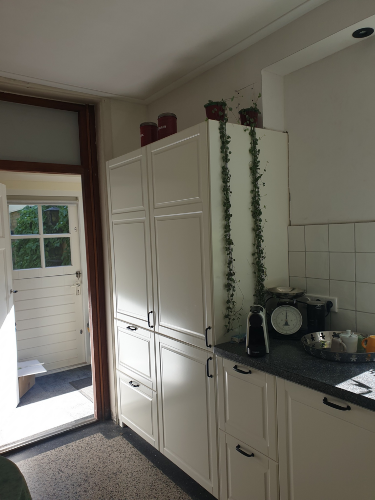 Gebreken herstellen van een slecht gemonteerde keuken